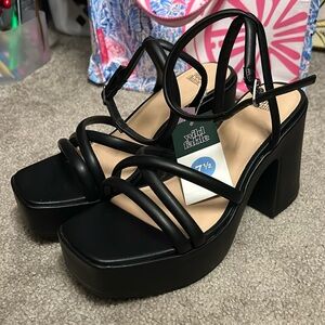 NWT BLACK WILD FABLE HEELS 7.5 sandals never used cute chunky heels
